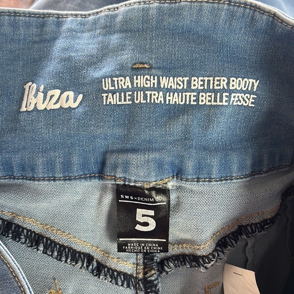 Ibiza ULTRA HIGH WAIST BETTER BOOTY" Light Wash Jeans Size 5 - Picture 12 of 16